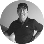 Foto preto e branco do fundador Figueiredo sorrindo